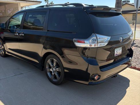 Used 2015 Toyota Sienna SE image 5