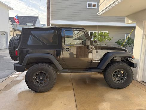Used 2013 Jeep Wrangler Sport image 9