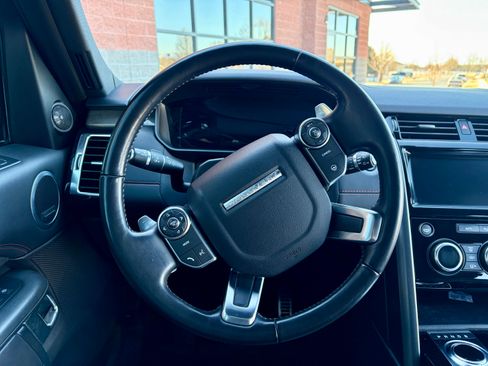 Used 2018 Land Rover Discovery HSE Luxury image 15