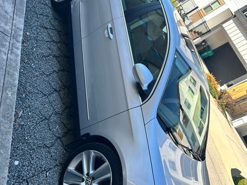 Used 2010 Volkswagen Passat Komfort image 5