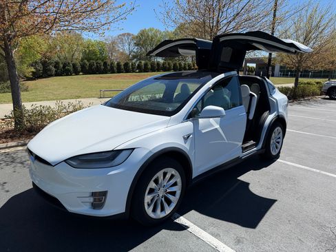 Used 2021 Tesla Model X Performance image 5