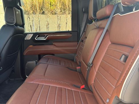 Used 2024 GMC Sierra 3500 Denali Ultimate image 10