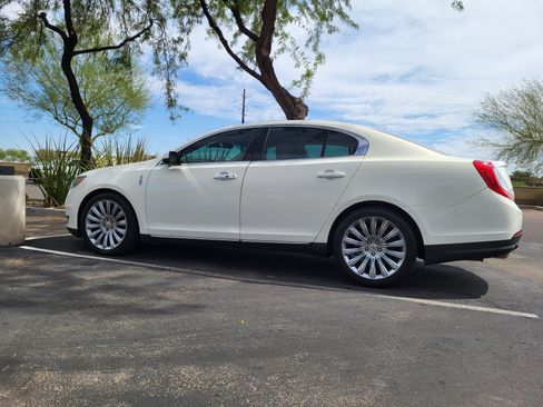 Used 2013 Lincoln MKS AWD image 17