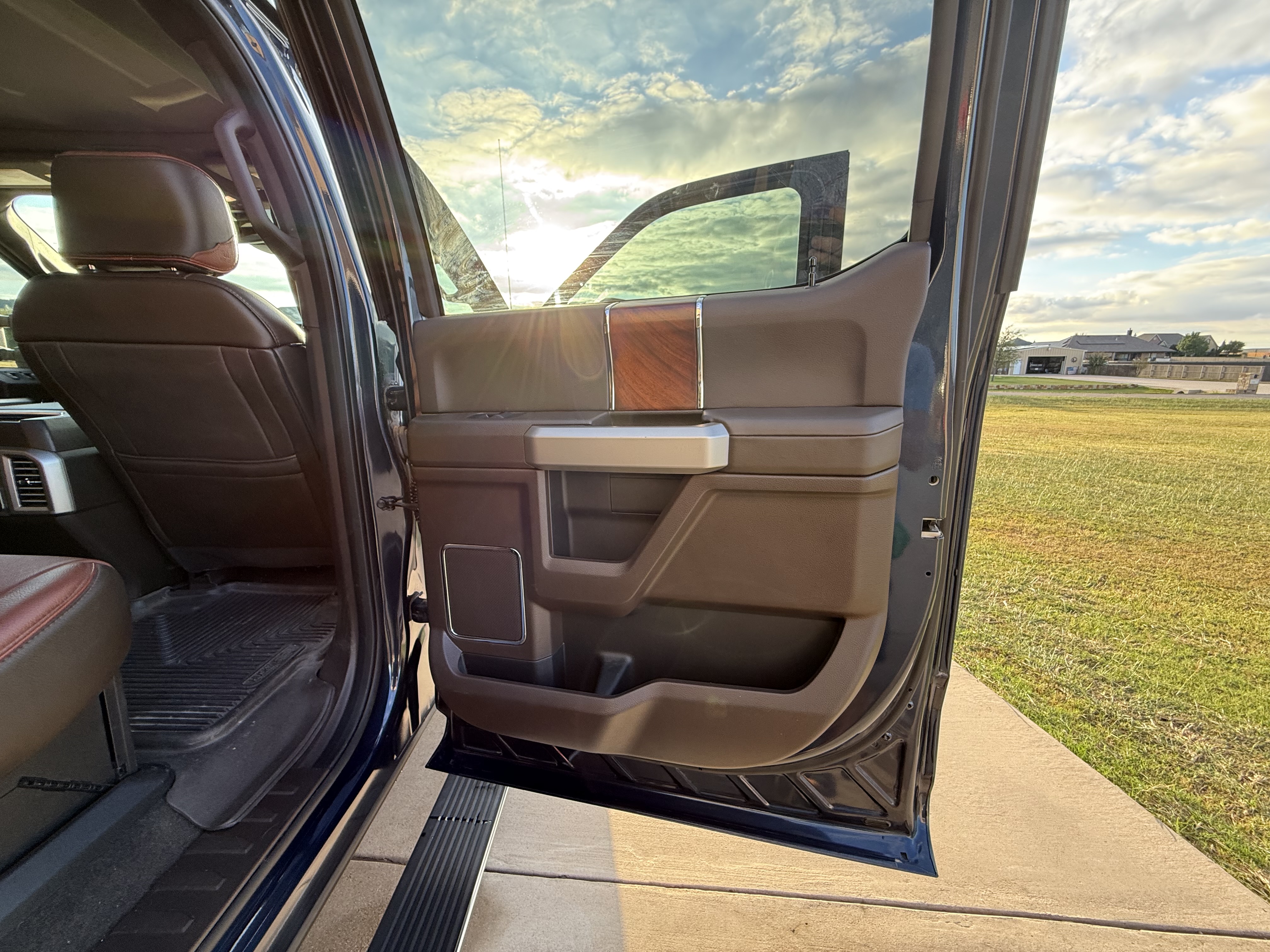 Used 2018 Ford F250 King Ranch w/ King Ranch Ultimate Package AWD/4WD image 14