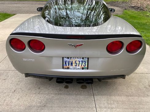 Used 2006 Chevrolet Corvette Coupe w/ Performance Package RWD image 14