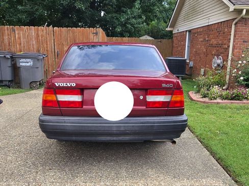 Used 1995 Volvo 940 Sedan RWD image 1
