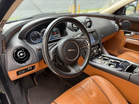 Used 2012 Jaguar XJ L RWD image 12