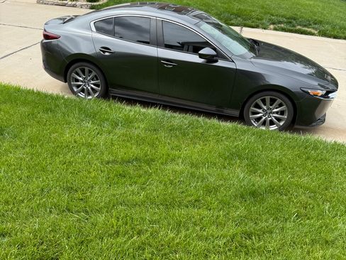 Used 2022 MAZDA MAZDA3 s FWD image 2