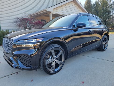 Used 2024 Genesis GV70 2.5T w/ Sport Prestige Package image 12