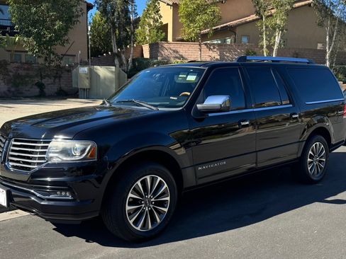 Used 2017 Lincoln Navigator L Select image 9