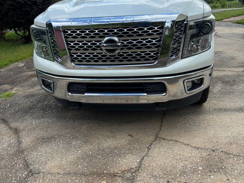 Used 2016 Nissan Titan SL RWD image 10