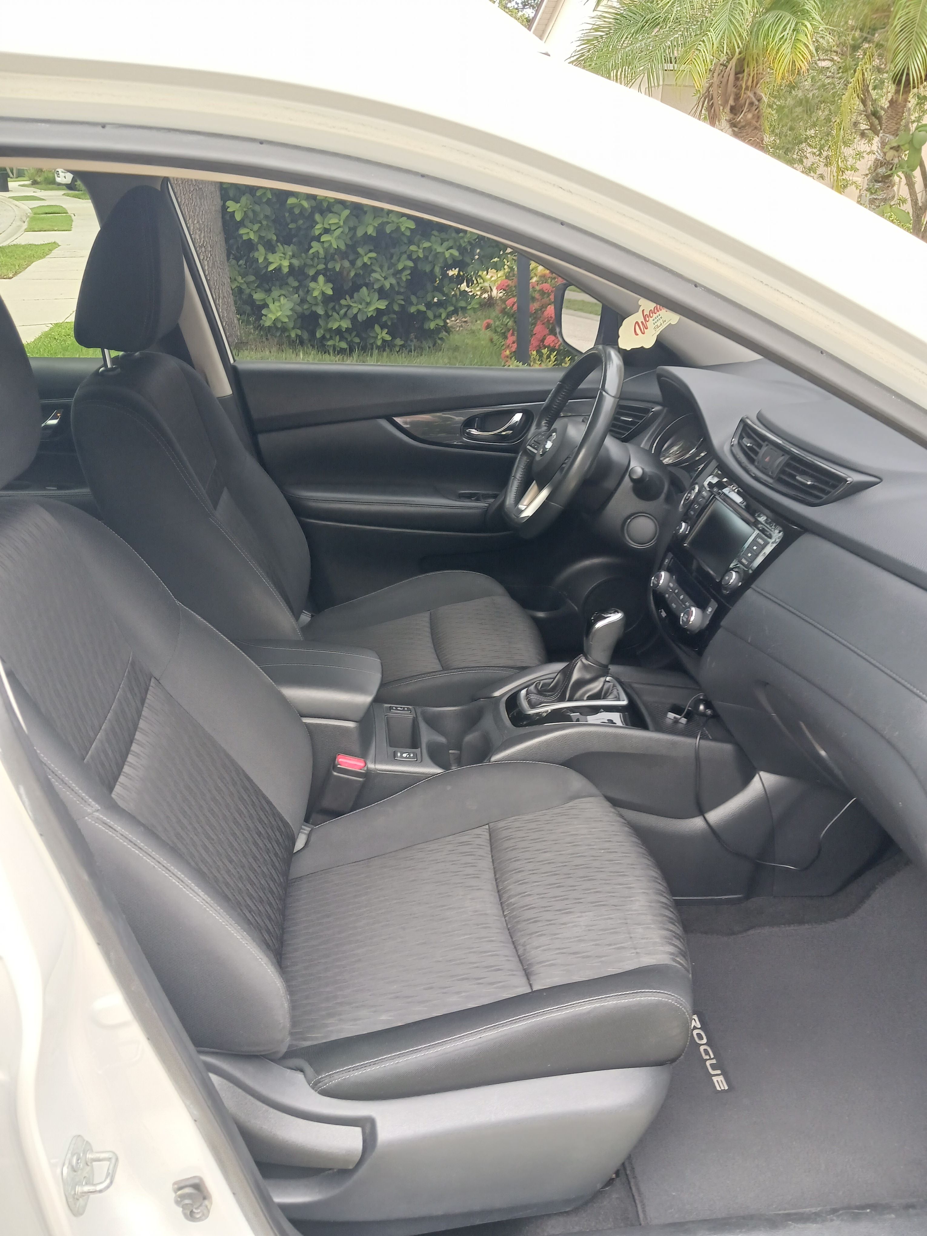 Used 2018 Nissan Rogue SV FWD image 8