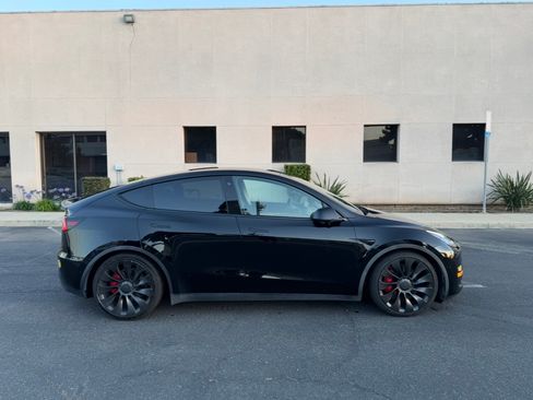 Used 2022 Tesla Model Y Performance AWD/4WD image 1