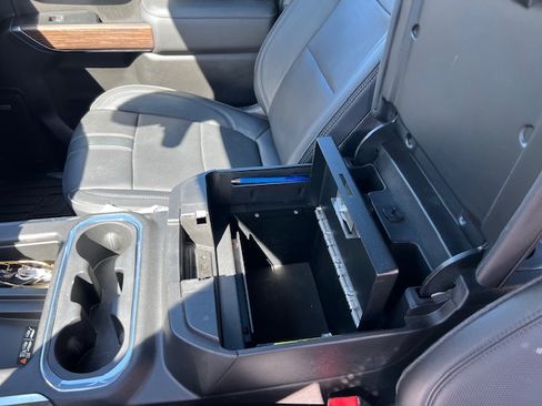 Used 2022 Chevrolet Silverado 3500 High Country w/ Technology Package image 19