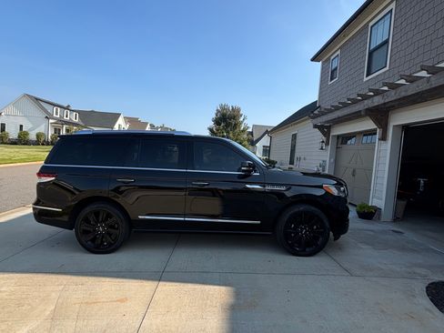 Used 2023 Lincoln Navigator Reserve image 11