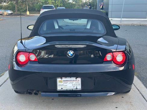 Used 2005 BMW Z4 2.5i image 9