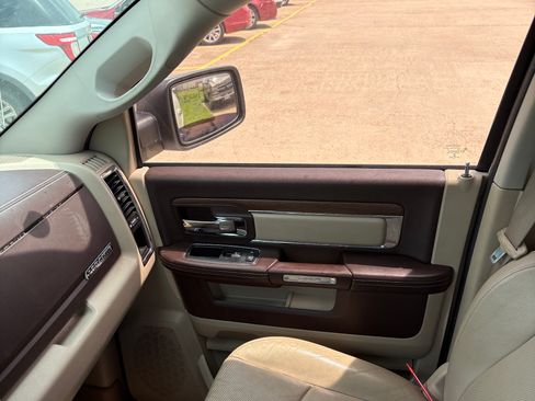 Used 2014 RAM 1500 Laramie AWD/4WD image 9