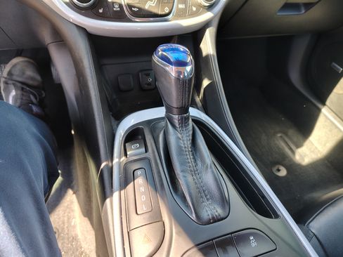 Used 2017 Chevrolet Volt LT w/ Comfort Package image 24