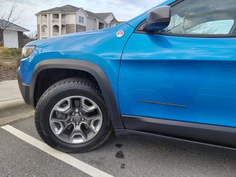 Used 2019 Jeep Cherokee Trailhawk w/ Cold Weather Group image 2