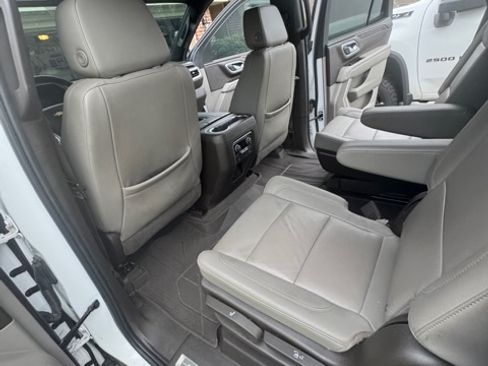 Used 2021 Chevrolet Tahoe LT w/ LT Signature Package RWD image 11