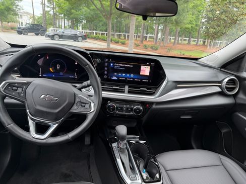 Used 2024 Chevrolet Trax ACTIV w/ Sunroof Package FWD image 10