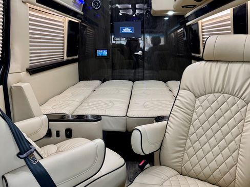 Used 2020 Mercedes-Benz Sprinter 3500 image 24