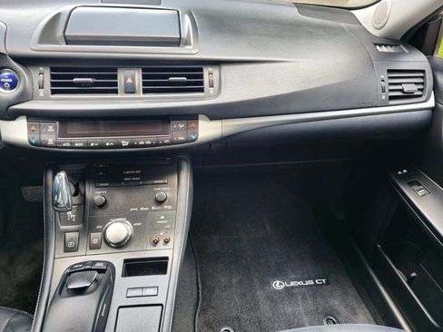 Used 2013 Lexus CT 200h image 29