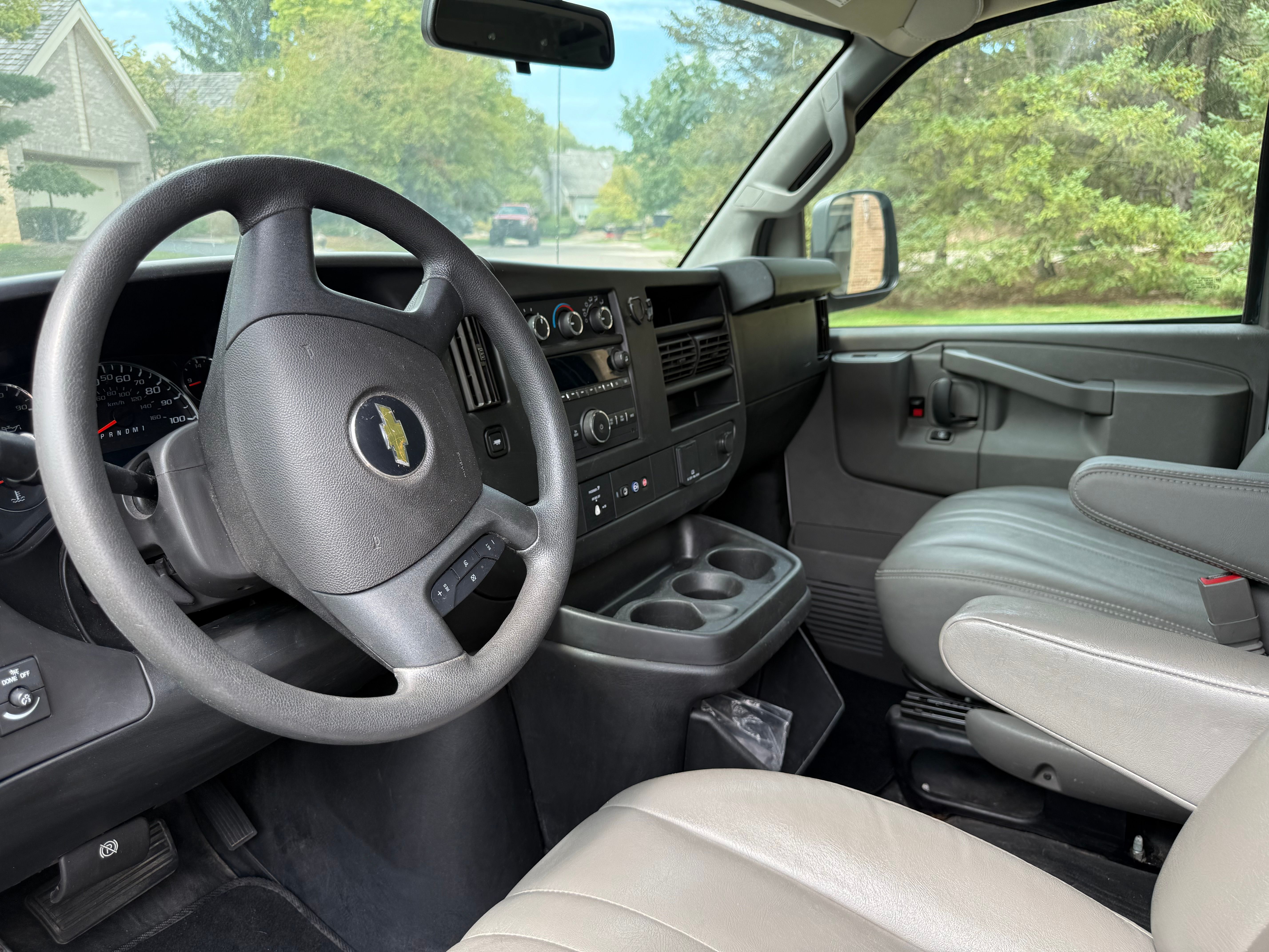 Used 2019 Chevrolet Express 2500 w/ Driver Convenience Package RWD image 15