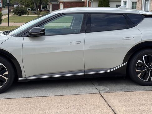 Used 2022 Kia EV6 Wind w/ Wind Technology Package image 4