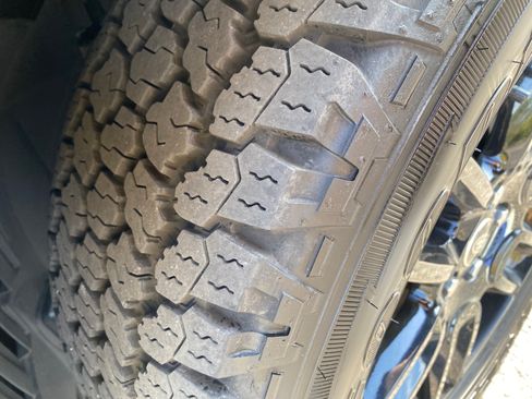 Used 2023 Land Rover Defender 130 X-Dynamic SE image 13