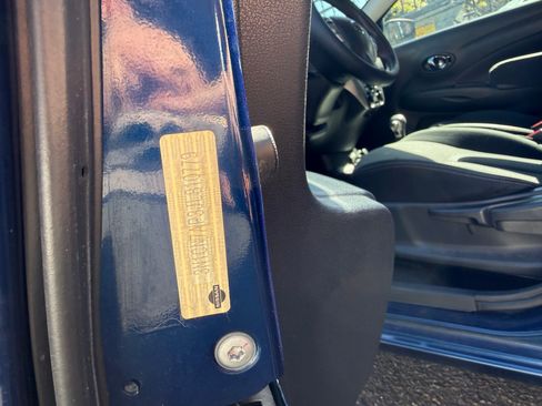 Used 2018 Nissan Versa SV FWD image 2
