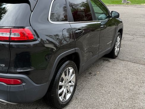 Used 2014 Jeep Cherokee Limited w/ Luxury Group AWD/4WD image 4