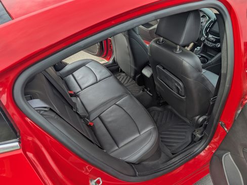 Used 2017 Chevrolet Cruze Premier image 14