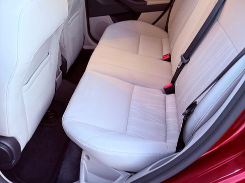 Used 2017 Ford Focus SE image 9