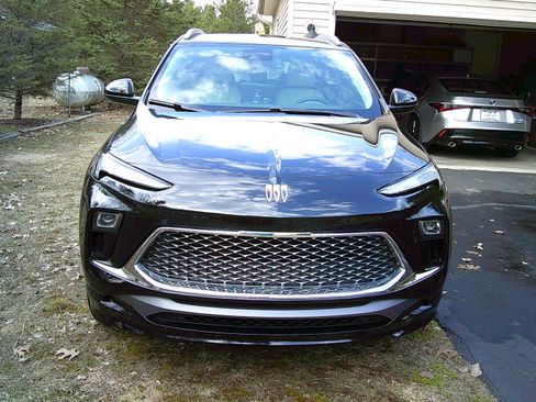 Used 2024 Buick Encore GX Avenir w/ Avenir Convenience Package image 6