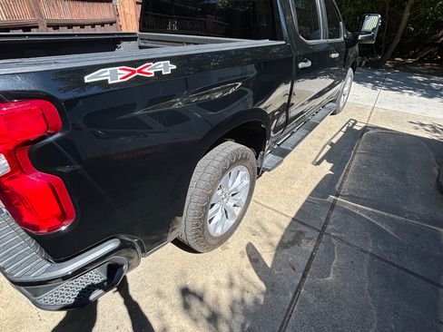 Used 2019 Chevrolet Silverado 1500 Custom w/ Custom Max Trailering Package AWD/4WD image 4