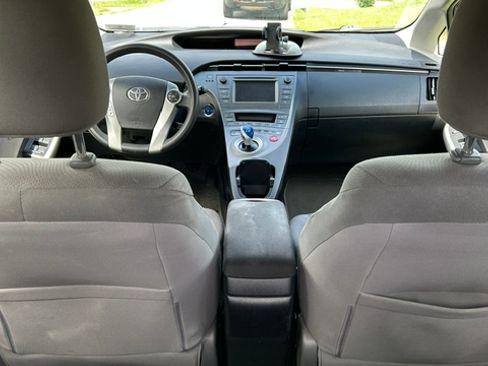 Used 2013 Toyota Prius Two FWD image 4