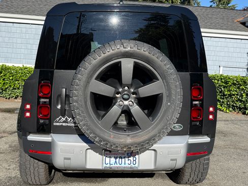 Used 2023 Land Rover Defender 110 SE AWD/4WD image 17