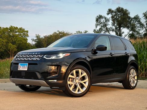 Used 2023 Land Rover Discovery Sport SE image 4