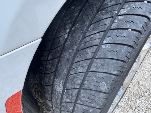 Used 2018 Chrysler 300 Limited w/ Safetytec Plus Group image 8