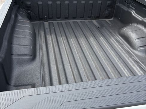 Used 2024 Nissan Frontier SV w/ Technology Package RWD image 13