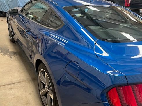 Used 2017 Ford Mustang GT Premium image 15