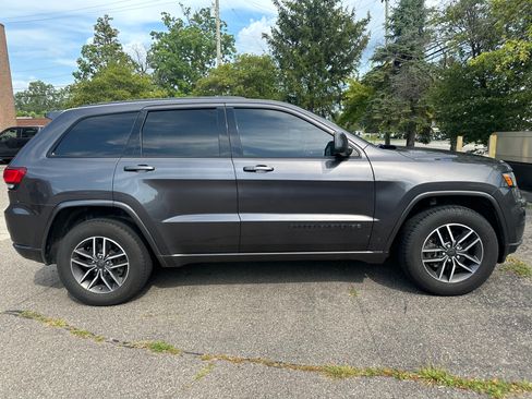 Used 2017 Jeep Grand Cherokee Altitude image 6