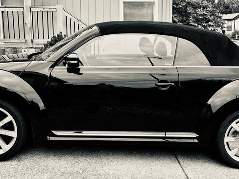 Used 2013 Volkswagen Beetle 2.5 image 1