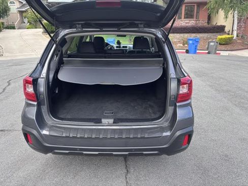 Used 2018 Subaru Outback 2.5i Limited AWD/4WD image 9
