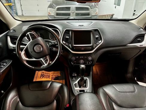 Used 2016 Jeep Cherokee Trailhawk w/ Comfort/Convenience Group image 9