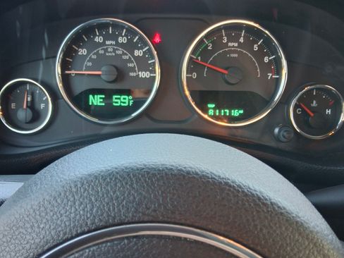 Used 2016 Jeep Wrangler Unlimited Rubicon image 14