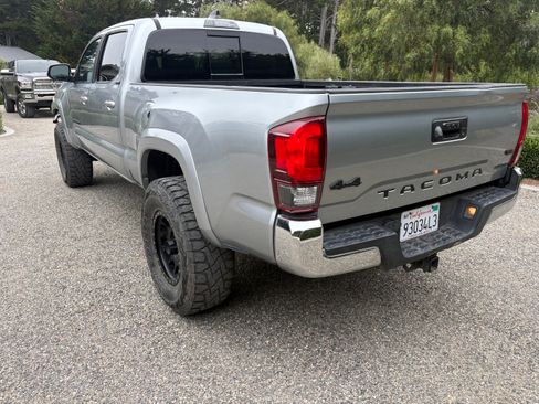 Used 2022 Toyota Tacoma SR5 AWD/4WD image 5