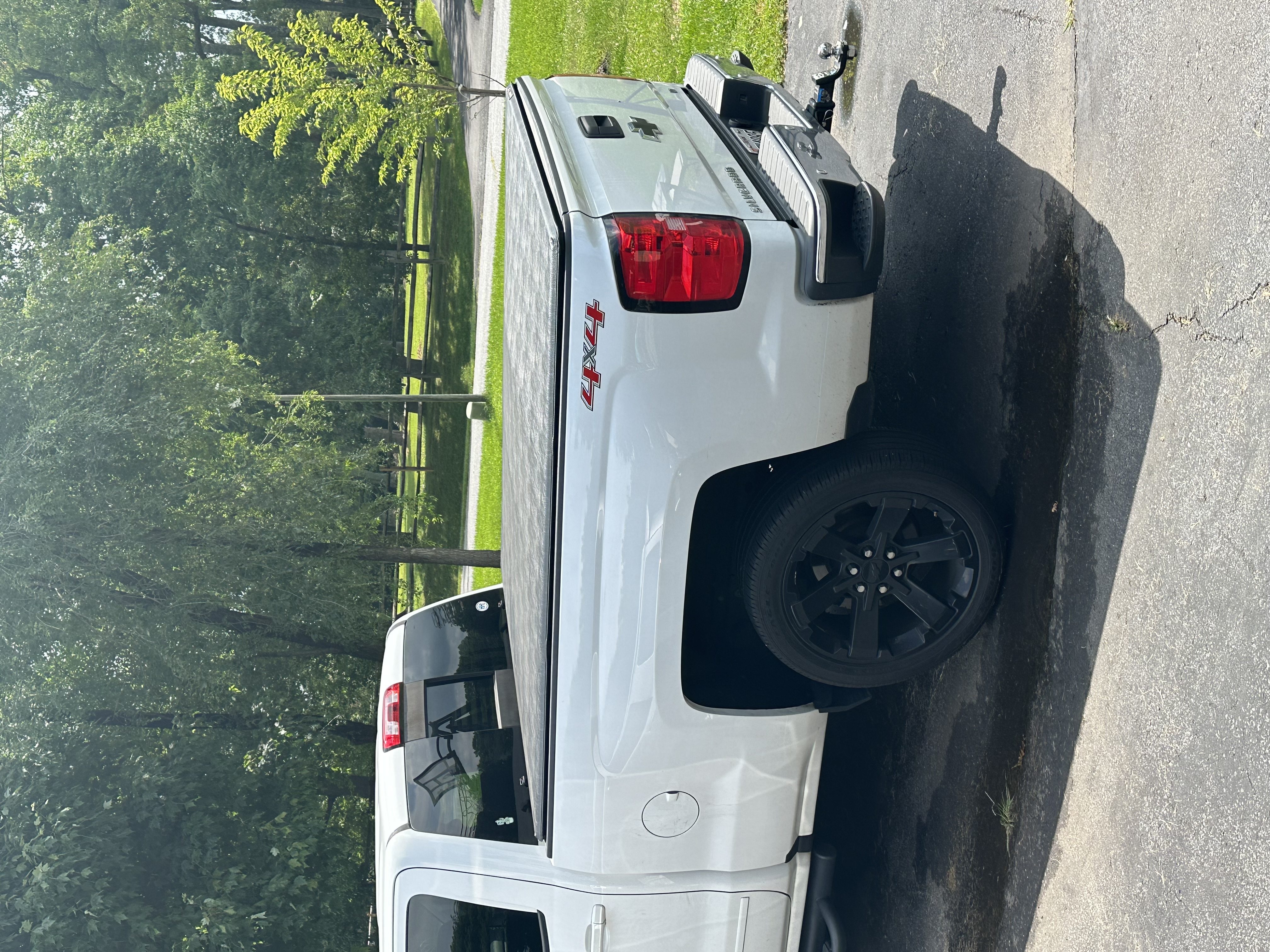 Used 2017 Chevrolet Silverado 1500 LT w/ All Star Edition AWD/4WD image 4