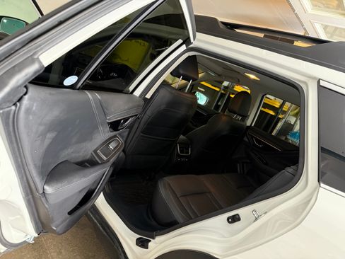 Used 2021 Subaru Outback Limited image 8